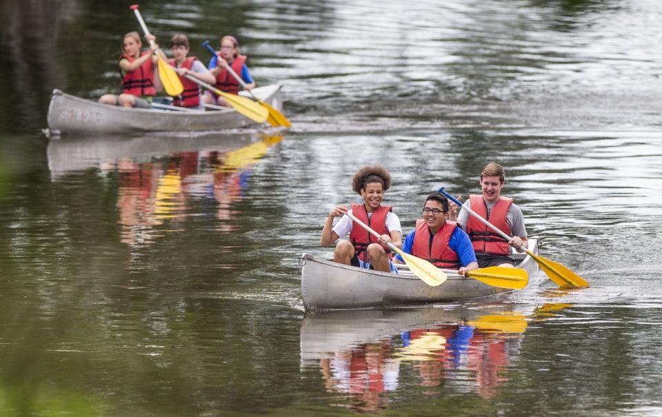 Marian High School students canoe on the St. Joseph River in South Bend in 2015. Canoe, kayak and stand-up paddleboard rentals are returning in 2024 to the river at St. Patrick's County Park. SOUTH BEND TRIBUNE, ROBERT FRANKLIN