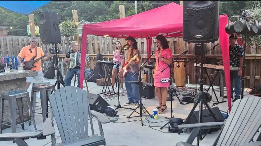 Zooky's Sports Tavern at a recent open mic.