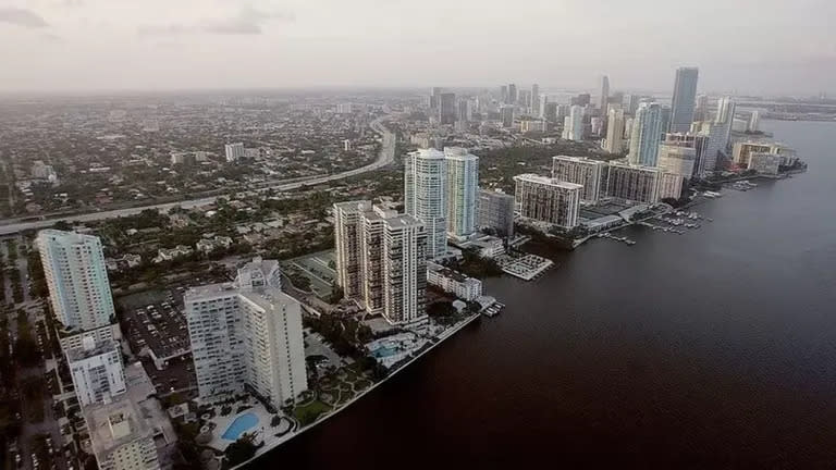 El mexicano recibió las instrucciones para viajar a Miami y ubicar la fuente del gobierno de EE.UU.