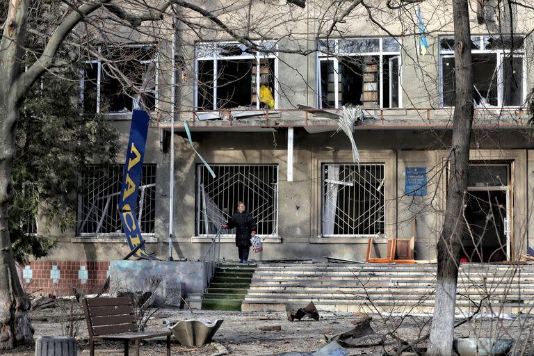 El edificio de la Escuela Técnica Superior de Odessa resulta dañado como resultado de un ataque nocturno con drones rusos.