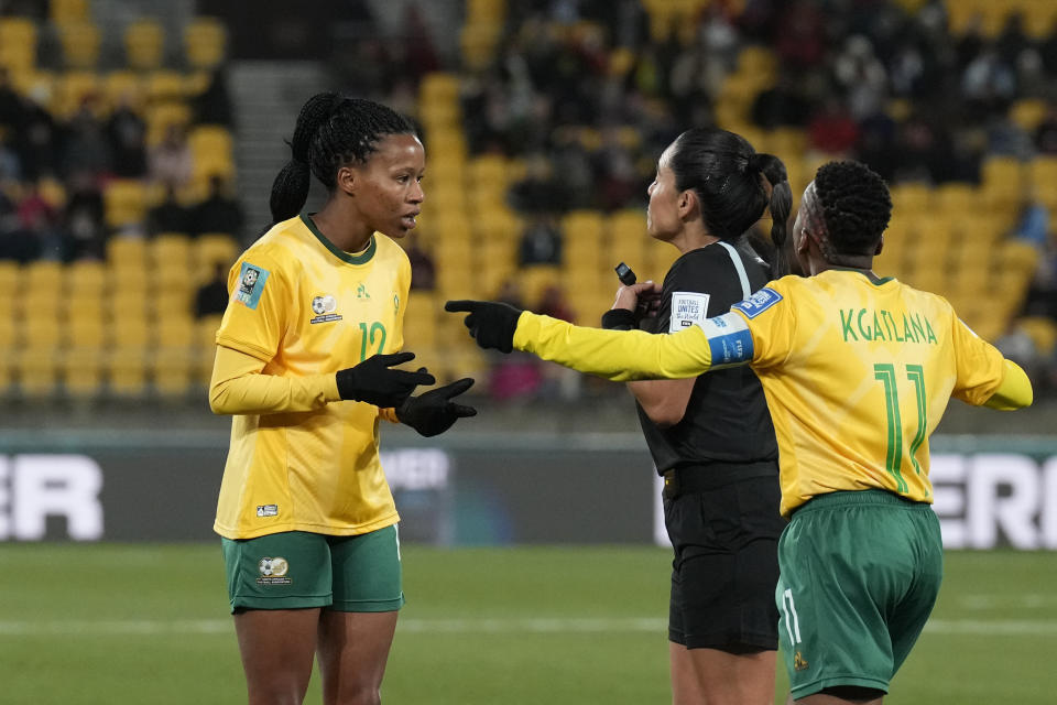 South Africa's Jermaine Seoposenwe argues with referee Maria Carvajal during the Women's World Cup Group G soccer match between South Africa and Italy in Wellington, New Zealand, Wednesday, Aug. 2, 2023. (AP Photo/Alessandra Tarantino)