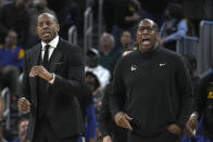 Golden State Warriors' Andre Iguodala, left, and acting coach Mike Brown call out instructions during the second half of Game 6 of the team's NBA basketball Western Conference playoff semifinal against the Memphis Grizzlies in San Francisco, Friday, May 13, 2022. The Warriors won 110-96 and advanced to the conference finals. (AP Photo/Tony Avelar)