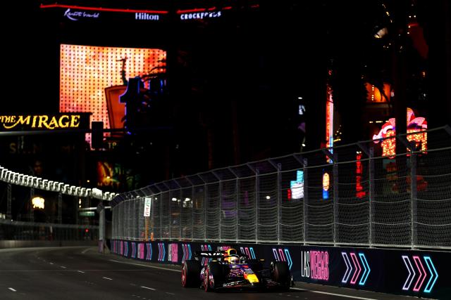 F1 Las Vegas Grand Prix LIVE: Qualifying updates as Lewis Hamilton