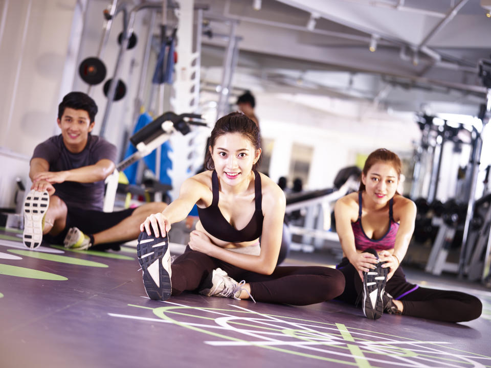 People exercising in a gym. (Photo: Getty Creative)