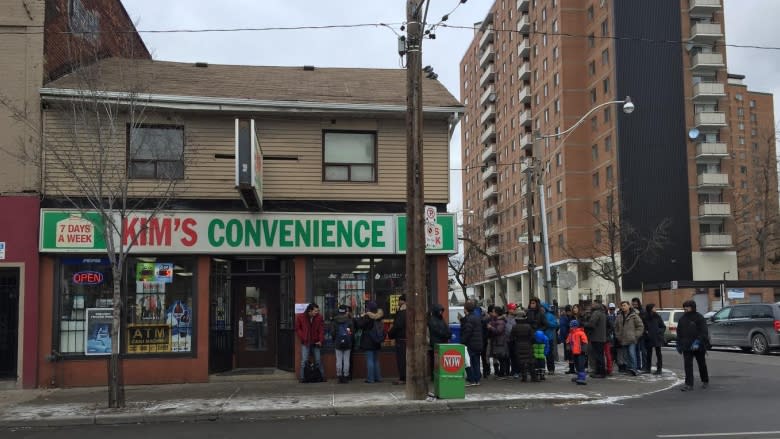 Kim's Convenience fans brave the cold to meet stars of hit CBC show