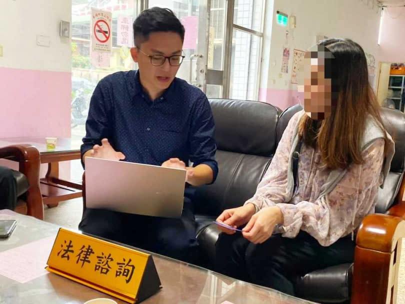 律師林詠善提醒，消費者玩飛行傘前，應問清楚「保險」是誰負責，最好要有LINE等文字紀錄為證，真有問題才方便對公司究責。（圖／翻攝畫面）