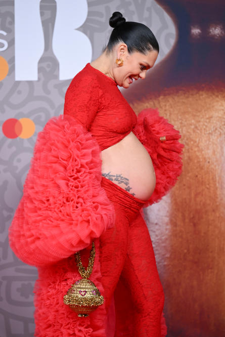 Rihanna's 2023 Super Bowl Outfit Subtly Revealed Her Second Pregnancy