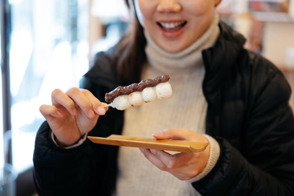 有網友好奇「日本有哪些東西很難吃？」其中有不少網友點名日式煎餃、章魚燒。（示意圖／Getty Images）