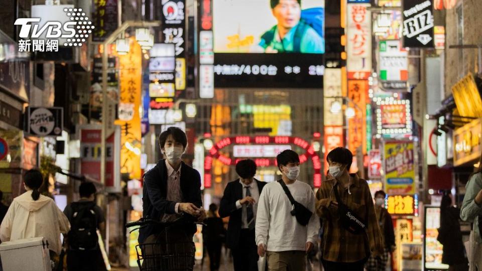 日本面臨疫情再也不敢鬆懈，緊急提高防疫層級。（圖／達志影像美聯社）