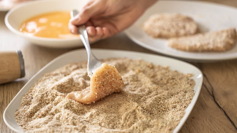 dipping chicken in breadcrumbs