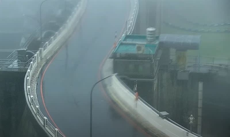 許多網友湧入桃園市政府的直播，替石門水庫「線上祈雨」。（圖／翻攝自桃園智慧旅遊雲Taoyuan Travel YouTube）