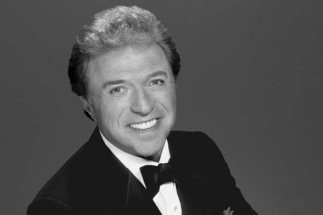 Steve Lawrence, Grammy-Winning Steve & Eydie Singer, Dies at 88