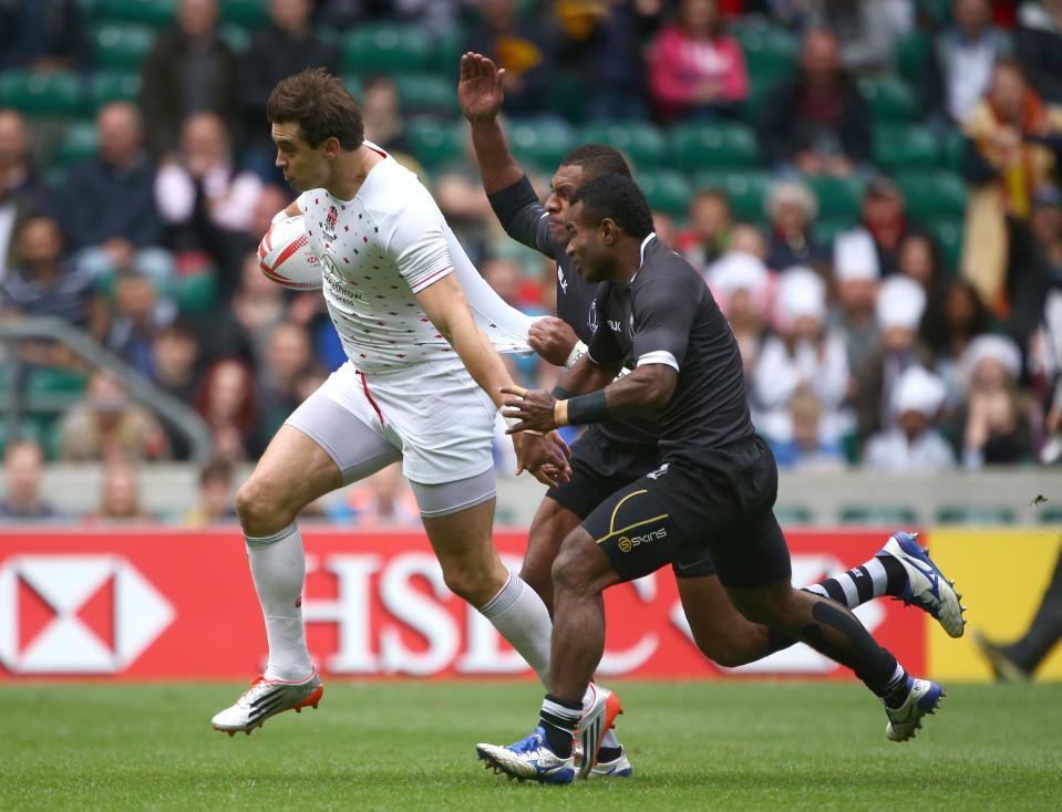 The Falcons' Alex Gray puts the moves on Fiji while playing for the English rugby team in 2016. (Getty Images) 