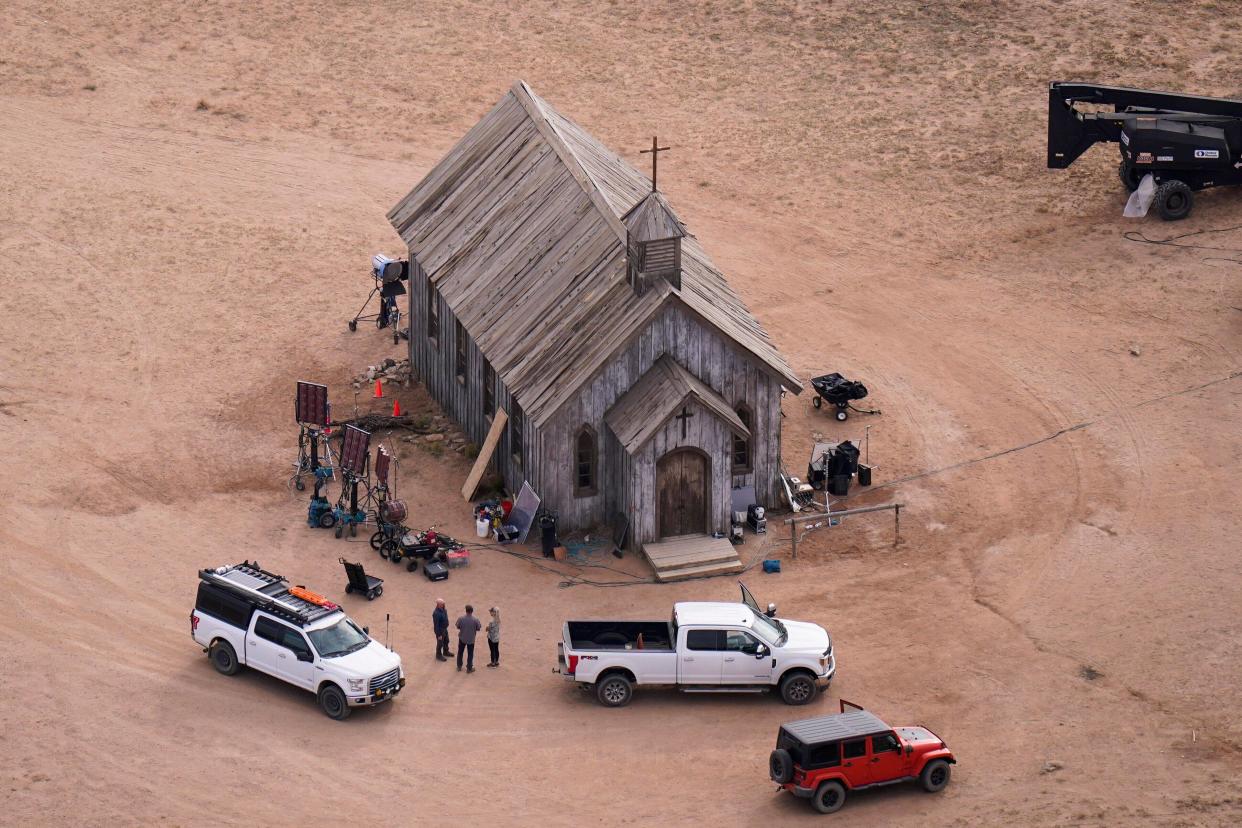 Une photo aérienne du ranch de Bonanza Creek à Santa Fe, lieu de tournage du western "Rust", le 23 octobre 2021