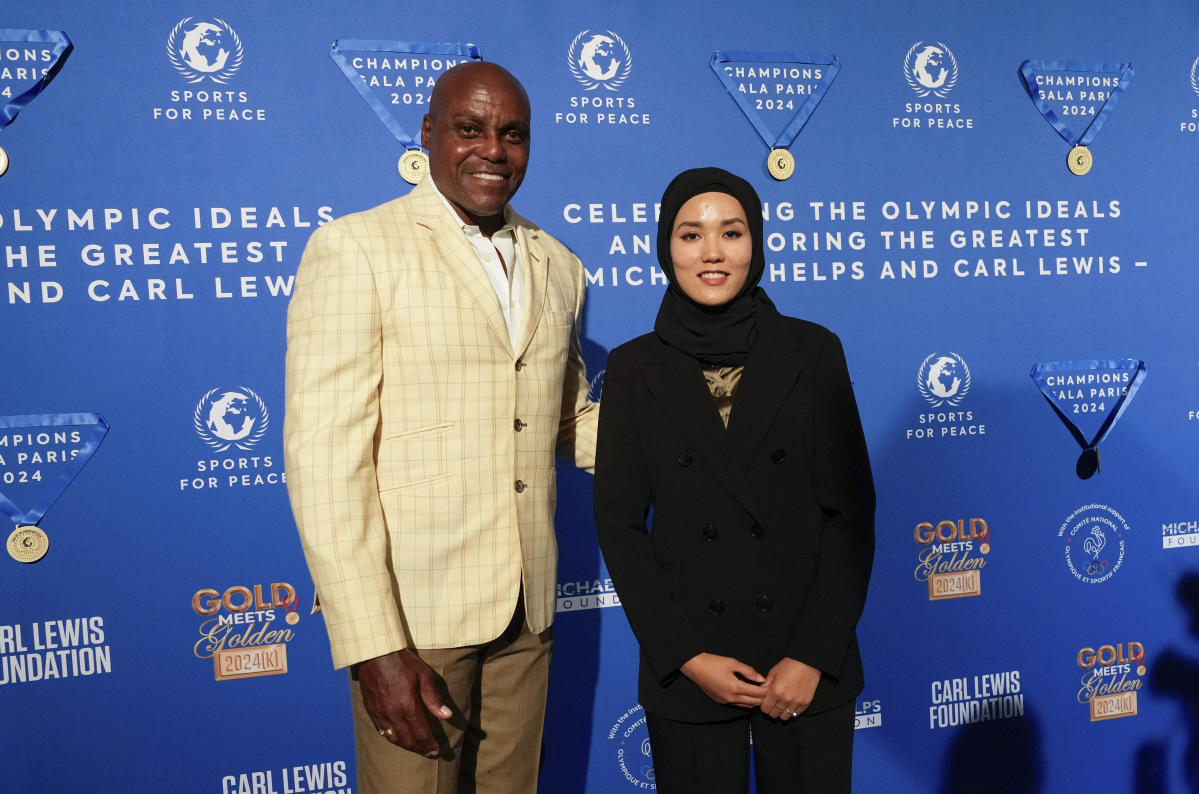 Iconic Olympians Carl Lewis and Michael Phelps honored at gala for