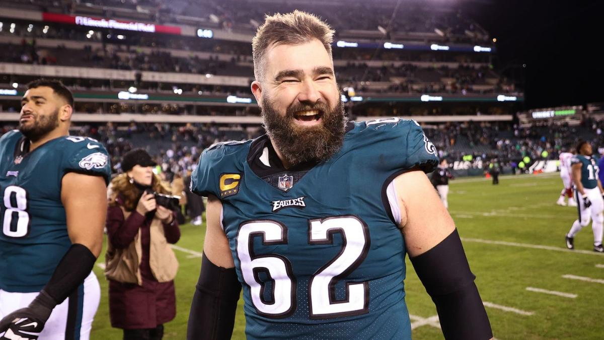 Travis and Jason Kelce's mom, Donna, debuts impressive Super Bowl outfit