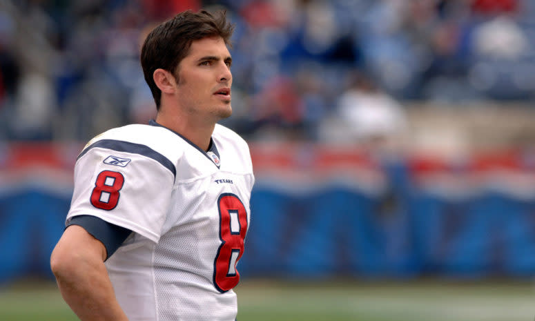 David Carr stands on the sidelines while playing for the Houston Texans.