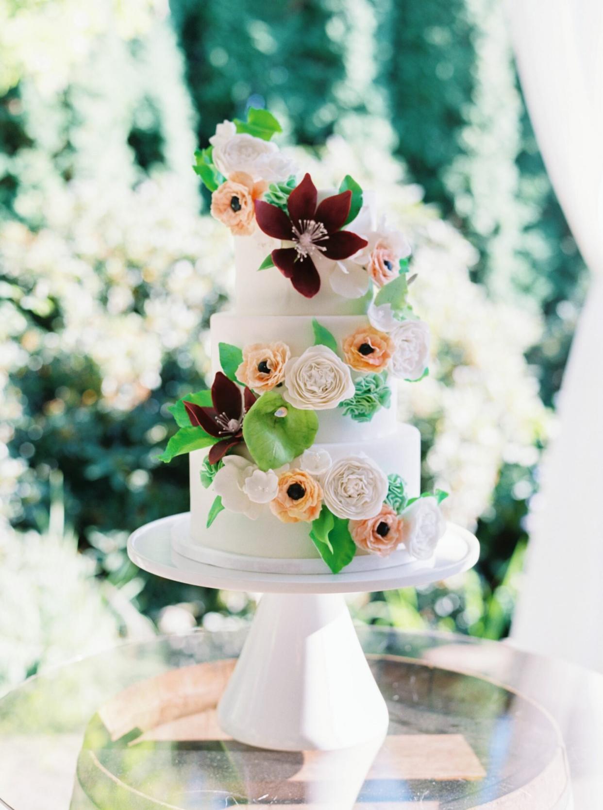 paige matt wedding cake with flowers