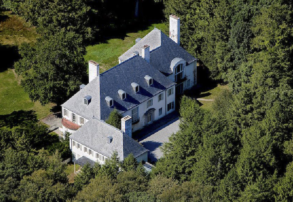 This undated photo released by Barbara Cleary's Realty Guild shows the front view of a 52-acre estate that sold for $14.3 million on Monday, April 14, 2014, in New Canaan, Conn. Five homes have sold this year for more than $10 million in nearby Greenwich, according to the assessor's office. (AP Photo/Barbara Cleary's Realty Guild)