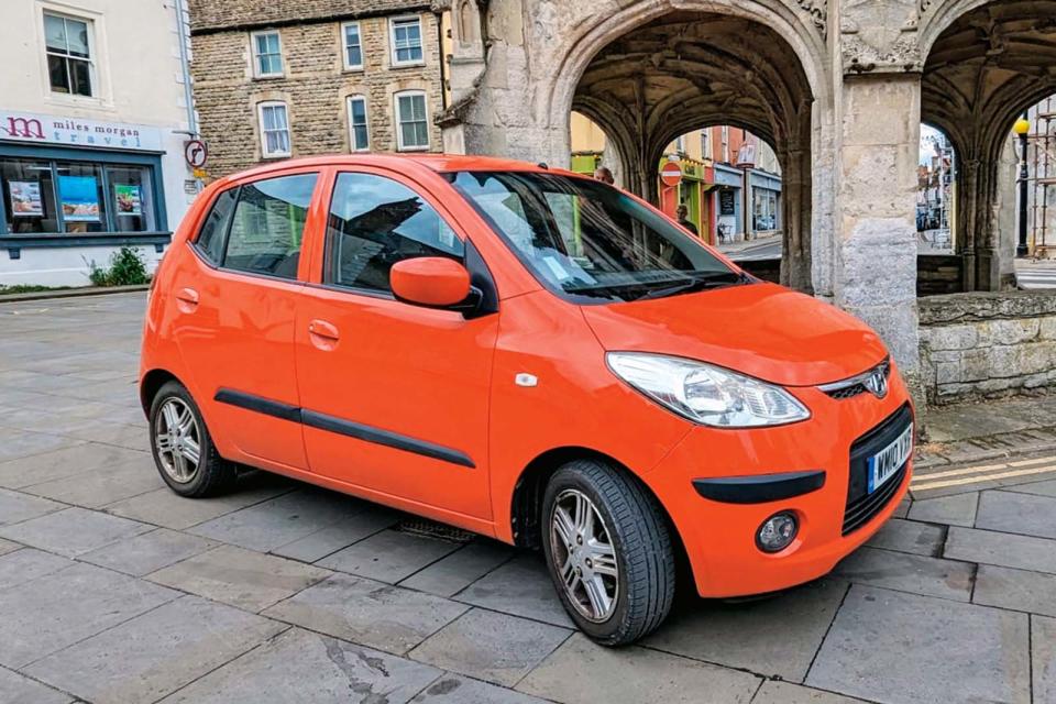 Hyundai i10 front three quarter