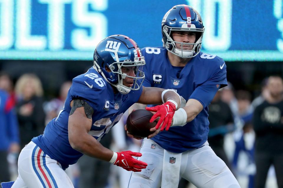 QB Daniel Jones (8) and RB Saquon Barkley formed the foundation of the New York Giants offense in 2022.