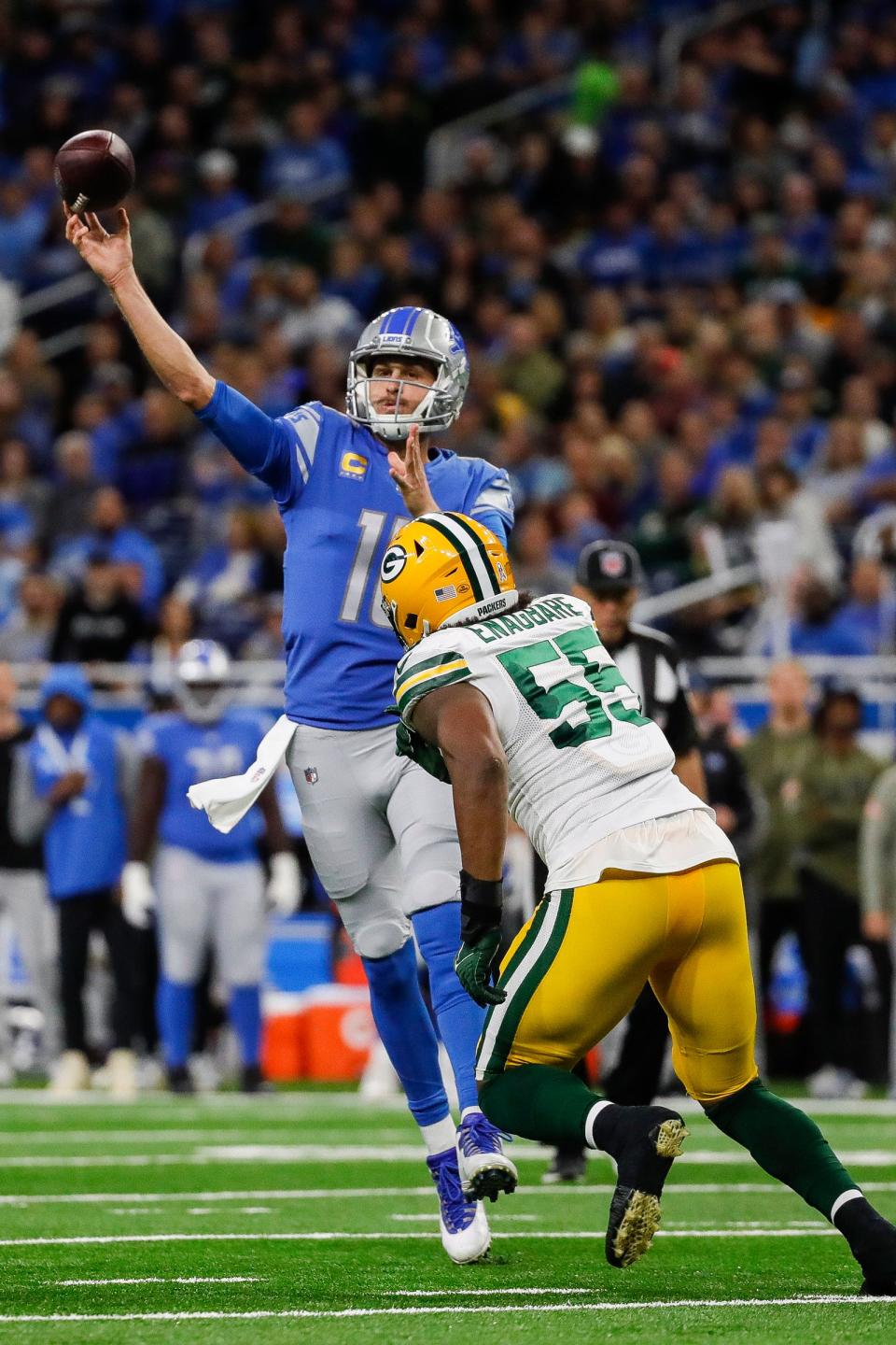 Detroit Lions quarterback Jared Goff (16) makes a pass against Green Bay Packers linebacker Kingsley Enagbare (55) during the first half at Ford Field, Nov. 6, 2022.