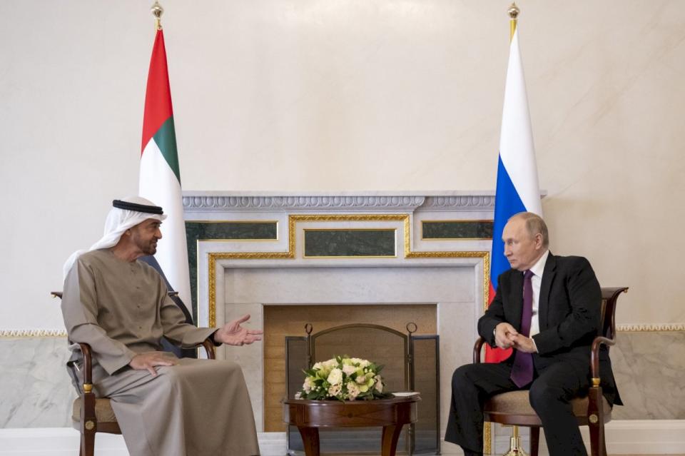 阿拉伯聯合大公國(UAE)總統穆罕默德(Sheikh Mohammed bin Zayed al-Nahyan)11日與俄羅斯總統蒲亭(Vladimir Putin)會談。(圖:推特@MohamedBinZayed)