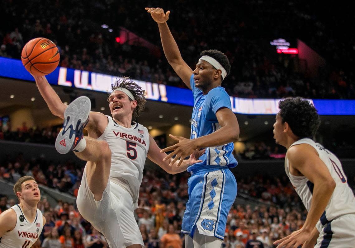 Virginia’s Ben Vander Plas (5) secures a defensive rebound in front of North Carolina’s Jalen Washington (13) during the second half on Tuesday, January 10, 2023 at John Paul Jones Arena in Charlottesville, Va.