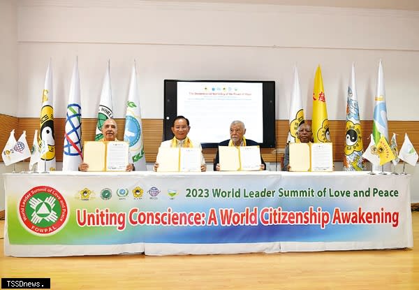 (左起)2015諾貝爾和平獎得主、洪道子博士、克羅埃西亞前總統、賴索托前首相連署《世界願力日宣言》