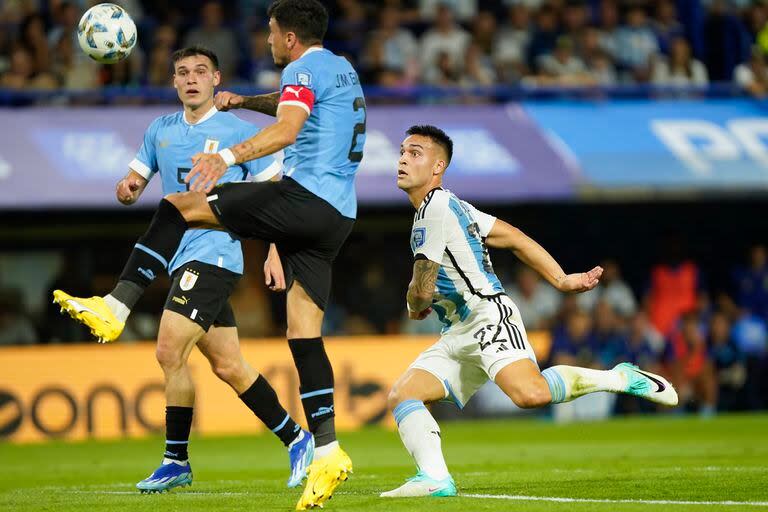 Argentina vs Uruguay por las eliminatorias mundial 2026
Lautaro Martinez