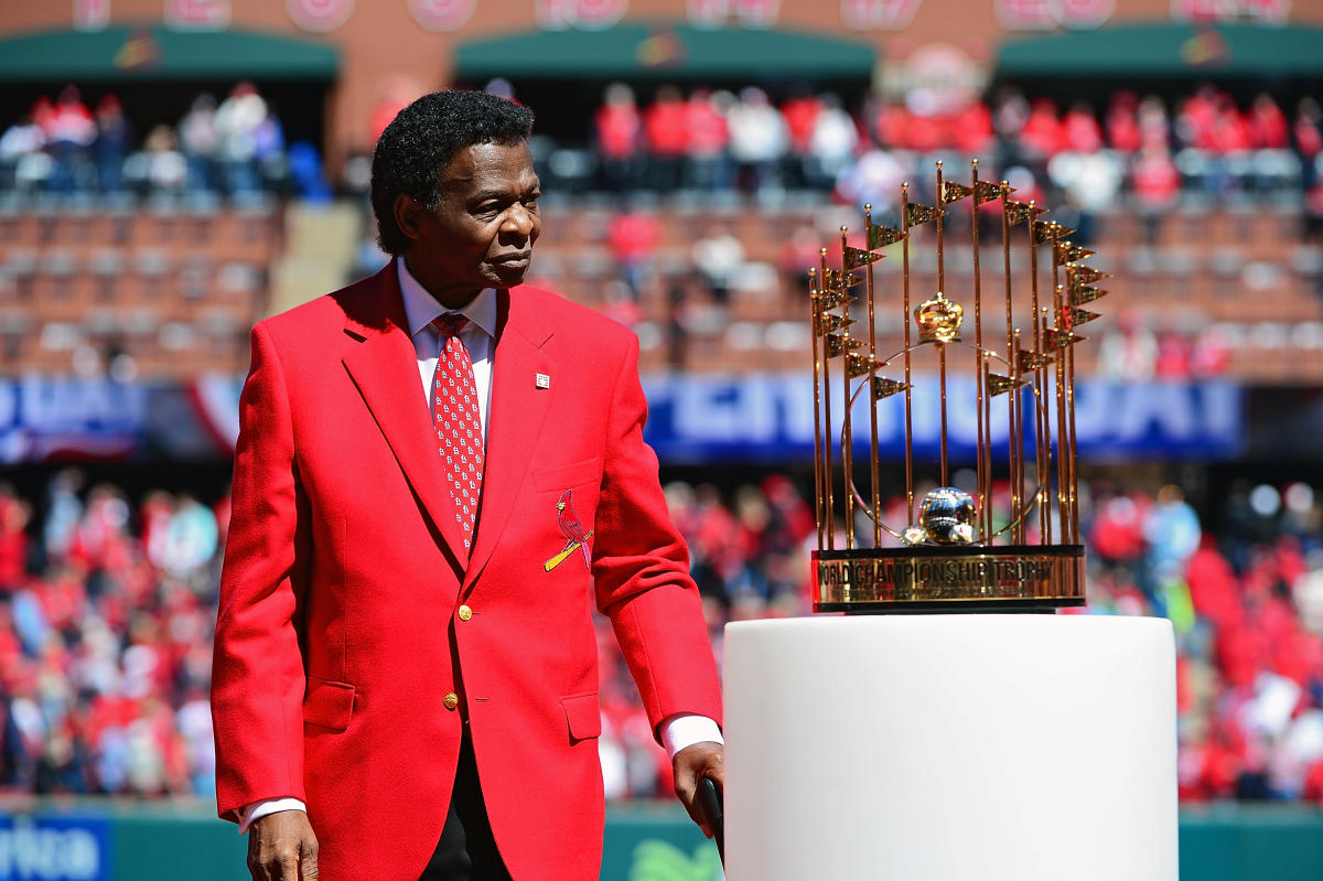 Hall of Fame outfielder, speedster Lou Brock dies at age 81