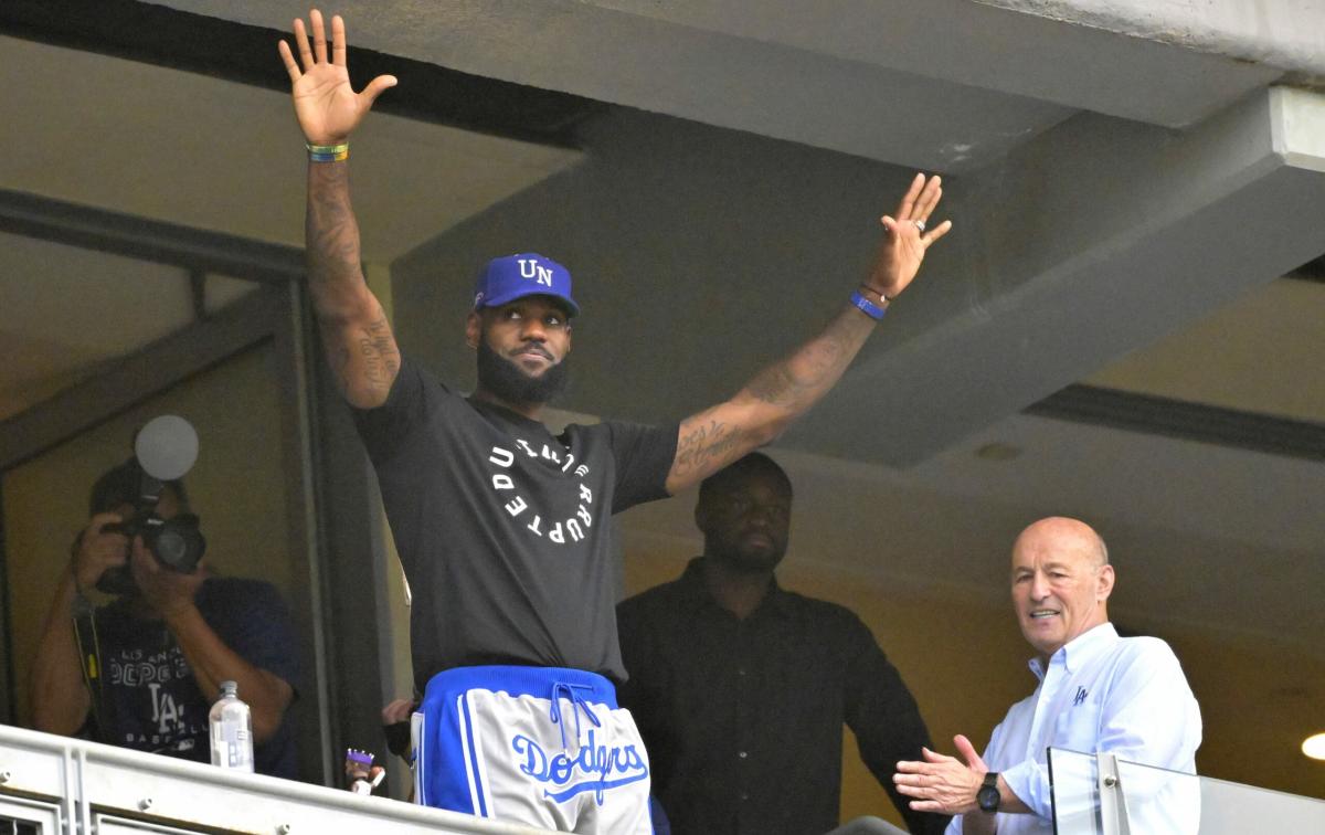 LeBron, Bronny James pulled up to watch Dodgers on bobblehead night