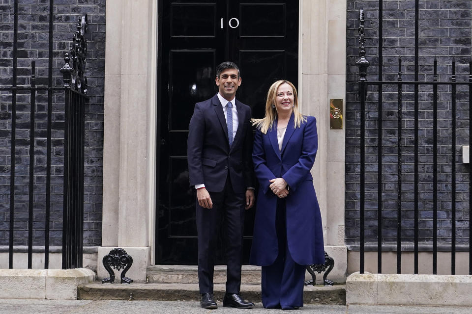 Britain's Prime Minister Rishi Sunak welcomes Italian Prime Minister Giorgia Meloni to 10 Downing Street in London, Thursday, April 27, 2023.(AP Photo/Alberto Pezzali)