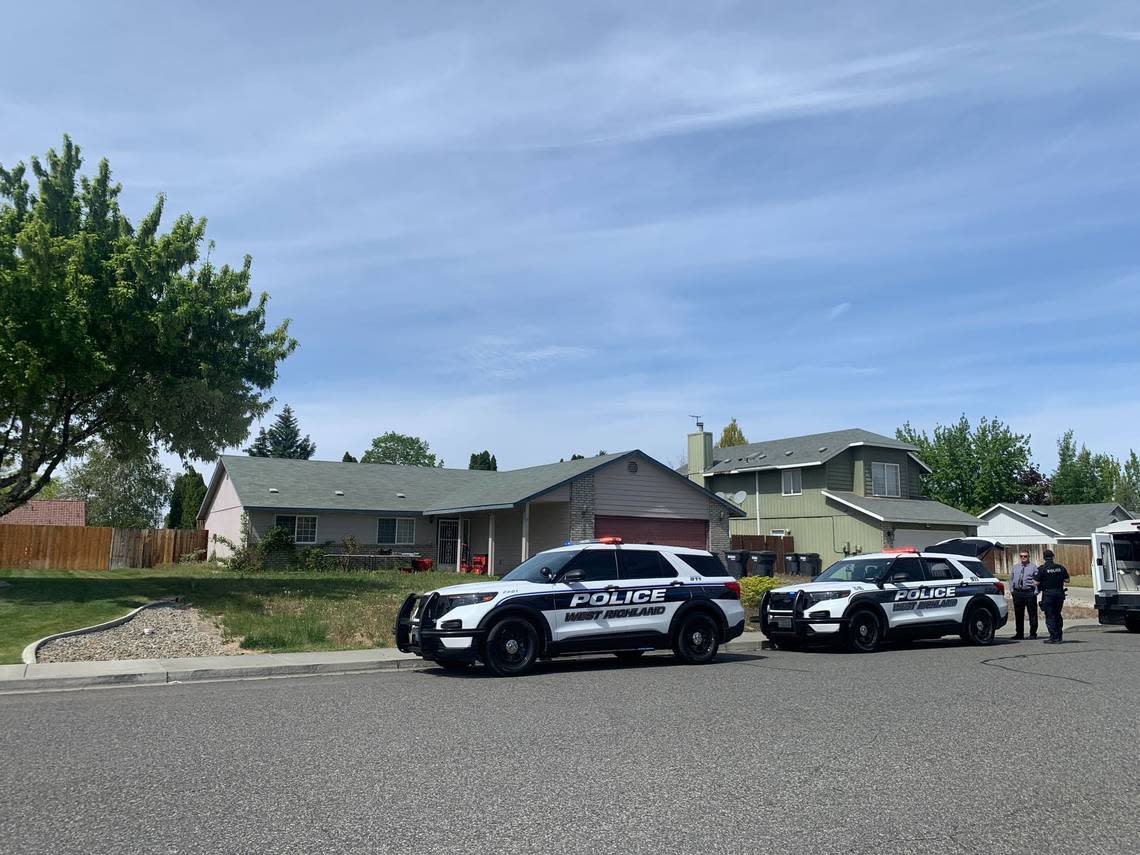 West Richland police remain Tuesday at Elias Huizar’s home on South Highlands Boulevard near Wiley Elementary School. His girlfriend was found dead inside after Huizar shot and killed his ex-wife at the school, said police. Karlee Van de Venter/Tri-City Herald