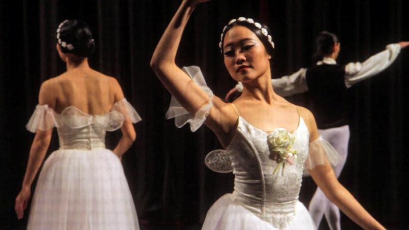 《舞徑》藉不同世代舞者的故事呈現台灣芭蕾舞蹈教育的發展，圖為主角之一郭蓉安。（好威映象提供）