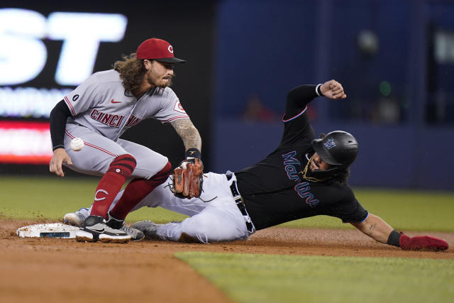 Alcantara fans 12, Sánchez homers as Marlins beat Reds 6-1