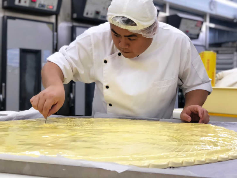 世界麵包冠軍王鵬傑將挑戰製作最大國王派。(圖／莎士比亞烘焙坊提供)