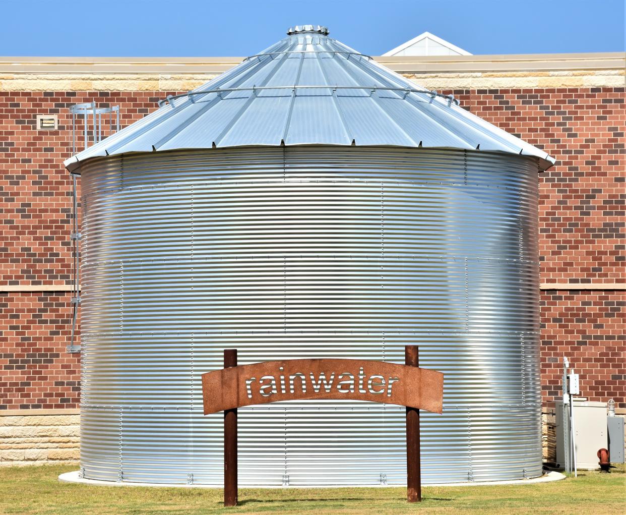 According to the Texas Water Development Board, an efficient rainwater collection system can capture roughly 1,000 gallons for every inch of rainfall that falls on a 2,000 square-foot roof.