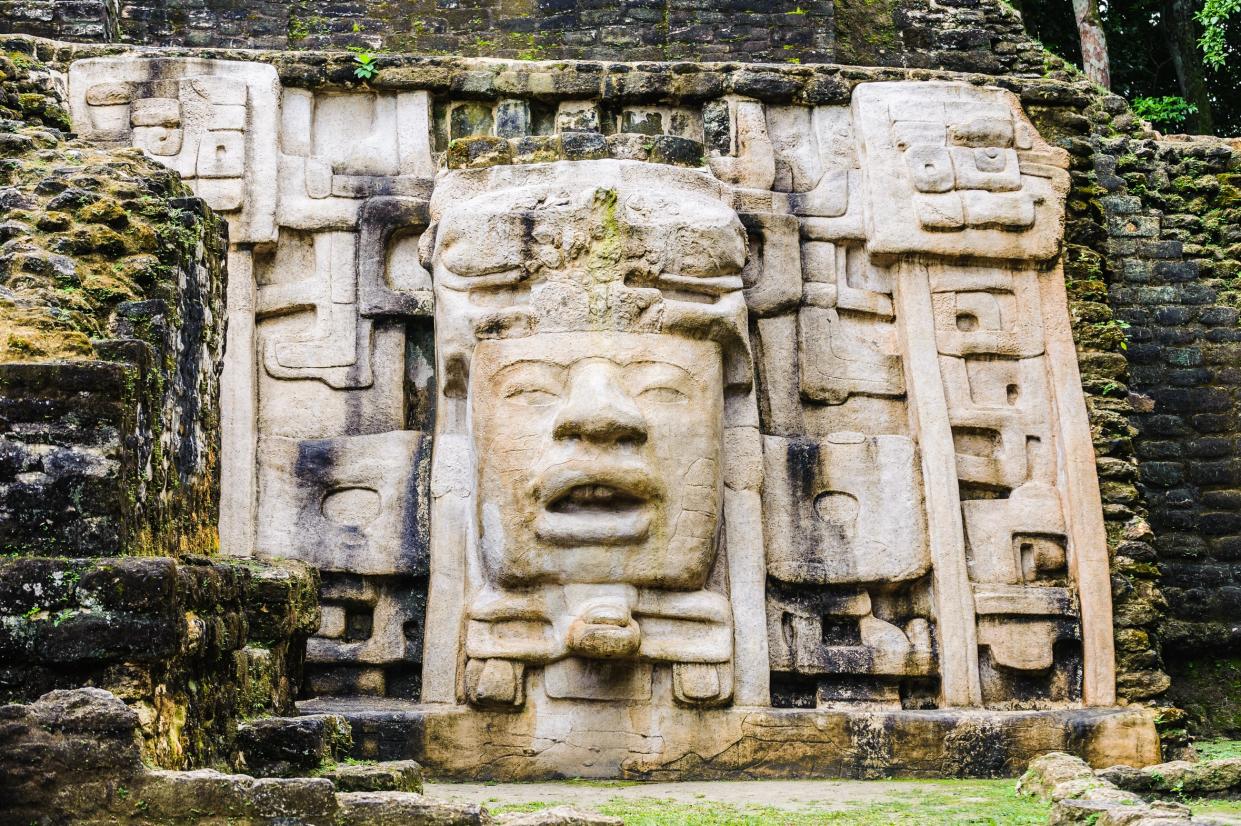 A Maya site in Belize - siempreverde22 - Fotolia