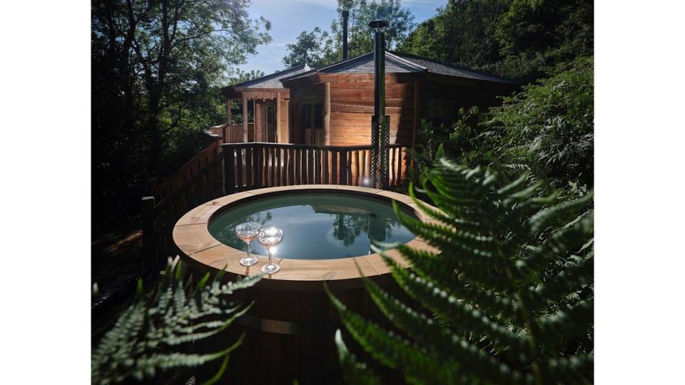  Sleepy Owl boutique stays in Devon outdoor hot tub