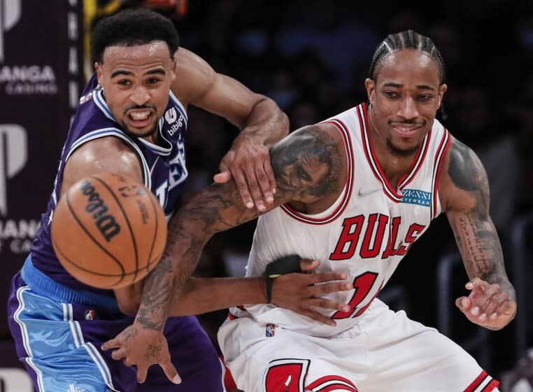 Los Angeles, CA, Monday, November 15, 2021 - Los Angeles Lakers guard Talen Horton-Tucker (5) battles Chicago Bulls forward DeMar DeRozan (11) for a loose ball in the second half at Staples Center. Robert Gauthier/Los Angeles Times)