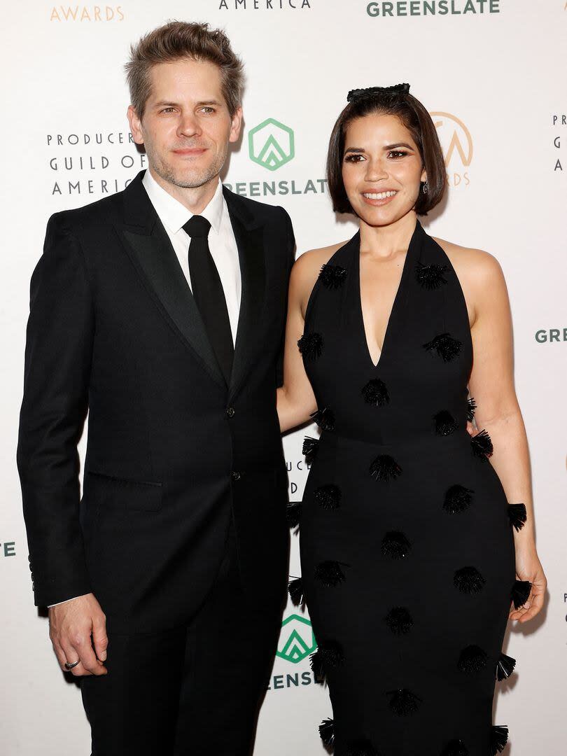 America Ferrera, actriz de Barbie, acudió a la ceremonia de los Producers Guild Awards junto a su marido, el también actor Ryan Piers Williams