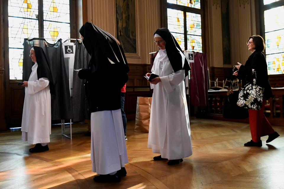 Nuns prepare to vote in Paris (REUTERS)