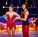 <p>Un peu stressée à l’idée de danser un jive, danse la plus rapide du concours à laquelle Patrick Dupont ajoute une difficulté supplémentaire en leur demandant un porté, Iris Mittenaere resplendit lors du deuxième prime. Il faut dire que sa petite robe rouge, recouverte de strass au niveau du décolleté, lui allait à ravir. (Crédit TF1) </p>