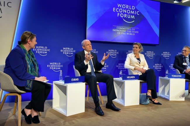 Moderator Jane Nelson (L), in discussion with Alibaba Group President Mike Evans and Dutch Environment Minister Vivianne Heijnen. Photo credit: Alibaba Group