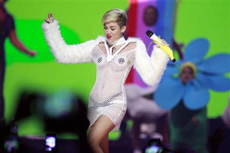 Miley Cyrus performs during the iHeartRadio Music Festival in Las Vegas, Nevada September 21, 2013. REUTERS/Steve Marcus