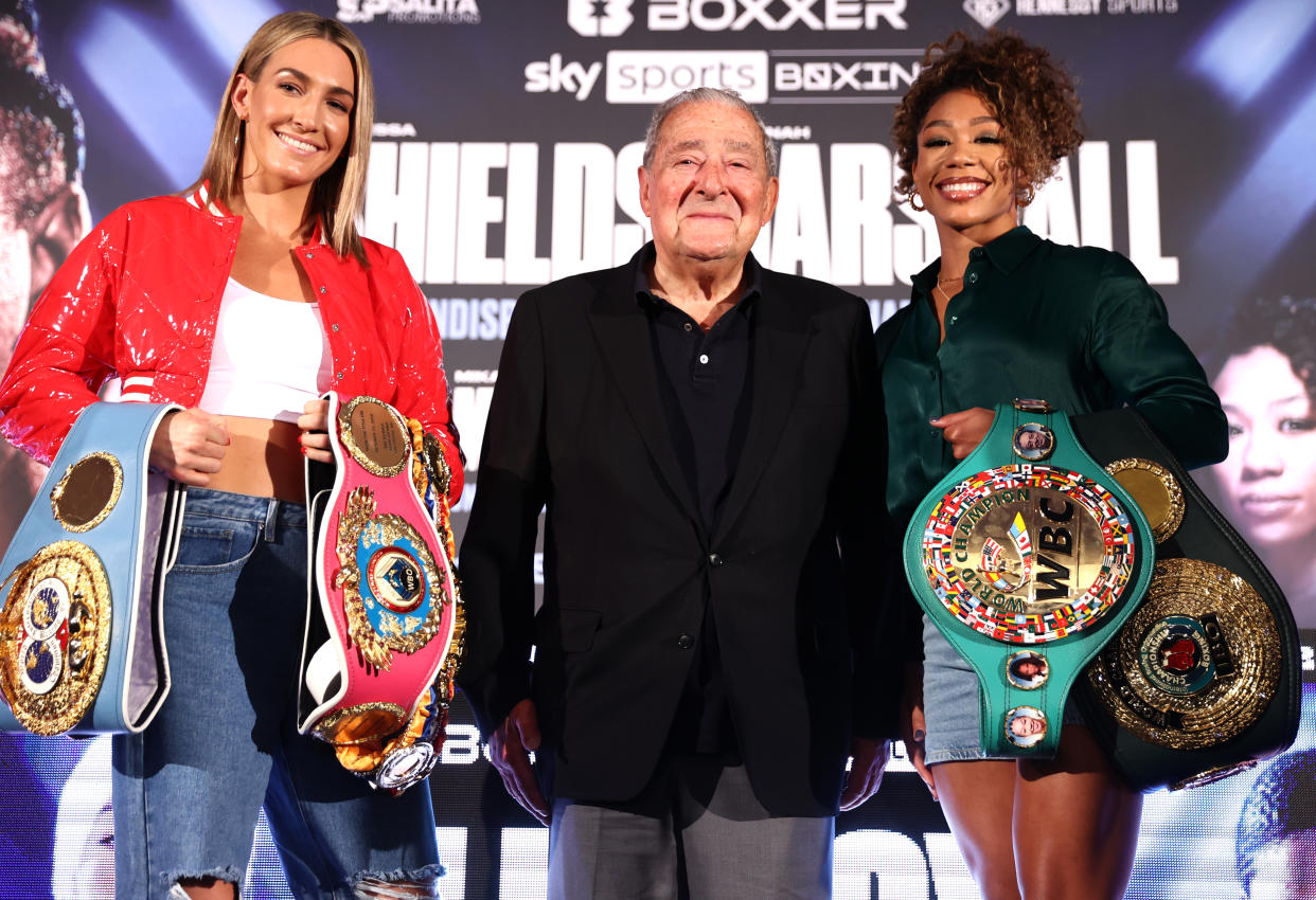 LONDON, ENGLAND - SEPTEMBER 08: (L-R) Mikaela Mayer, Bob Arum and Alycia Baumgardner pose during the press conference ahead of their unified super featherweight championship fight at Canary Riverside Plaza Hotel on September 08, 2022 in London, England. (Photo by Mikey Williams/Top Rank Inc via Getty Images)
