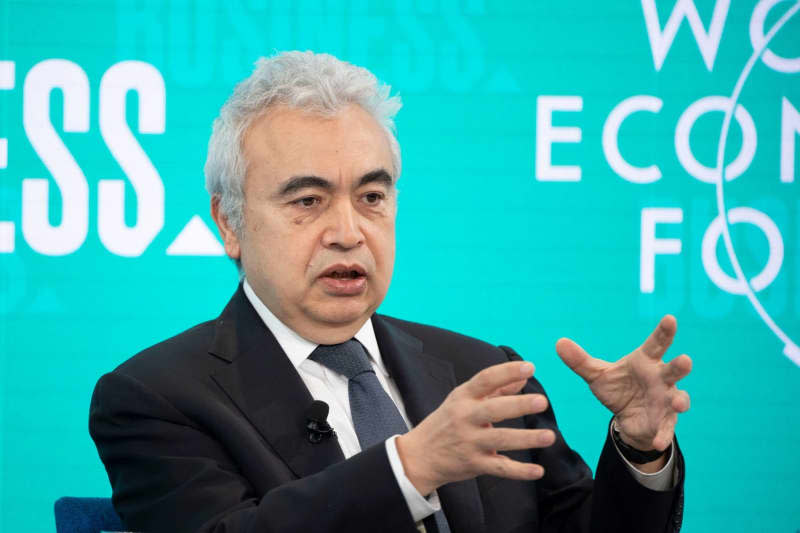 Executive Director of the International Energy Agency Fatih Birol speaks during the Annual Meeting 2019 of the World Economic Forum. The International Energy Agency (IEA) has called for methane emissions in the oil and gas sector to be reduced more quickly in order to achieve climate protection targets. Valeriano Di Domenico/World Economic Forum/dpa