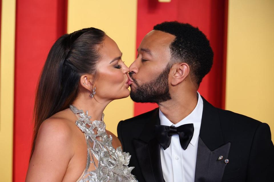 chrissy teigen and john legend at the 2024 vanity fair oscar party