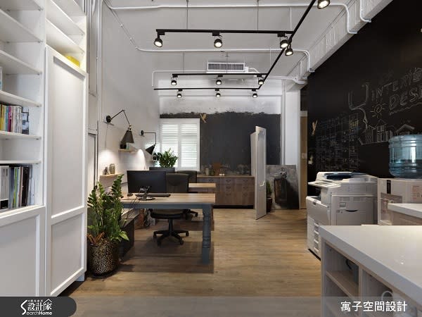 讓人彷彿置身特色咖啡廳的 15 坪工業風辦公室